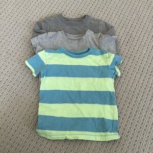 EUC 12-18month set of sweatshirt and 2 short sleeve t-shirts from Primary